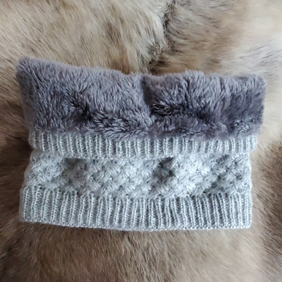 Cable Knit Pom Hat w Neckwarmer Fleece Lined - Picture 5 of 5